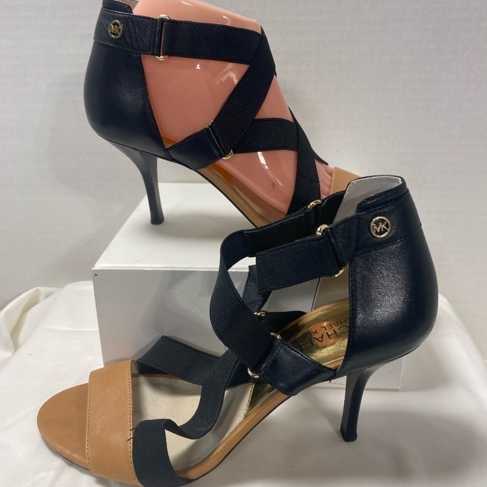 Wendy Strappy Stretch Sandal, Black/Tan
Brand: MICHAEL Michael Kors EUC - Picture 3 of 10